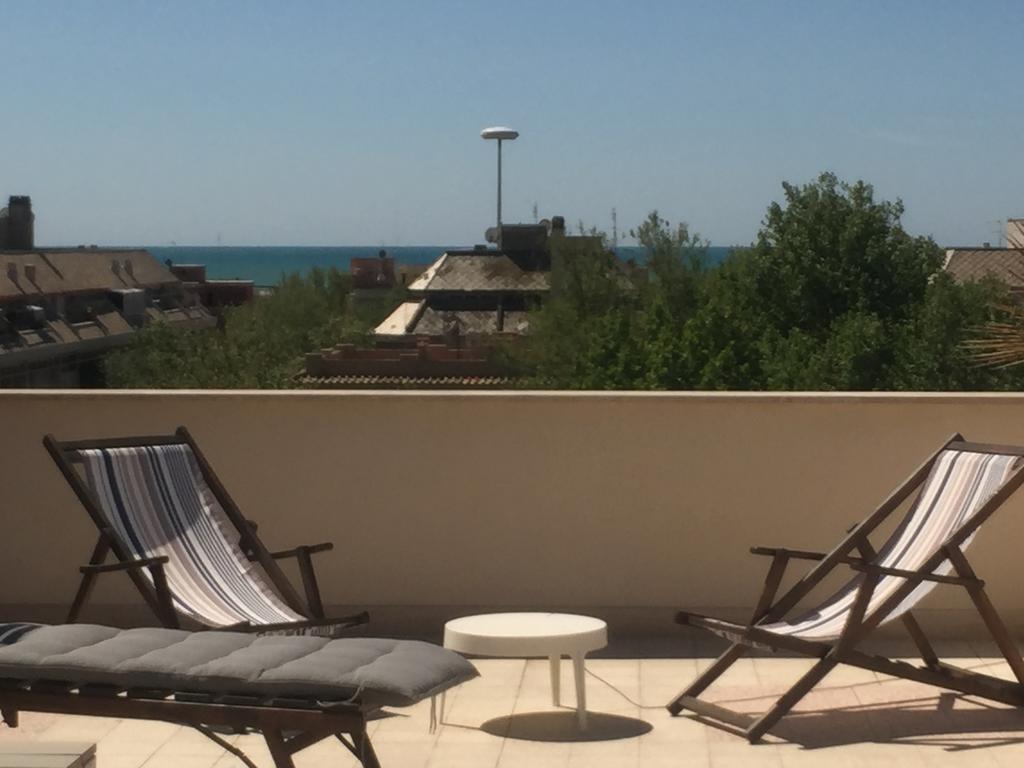 Ferienwohnung Attico Al Mare Lido di Ostia Exterior foto